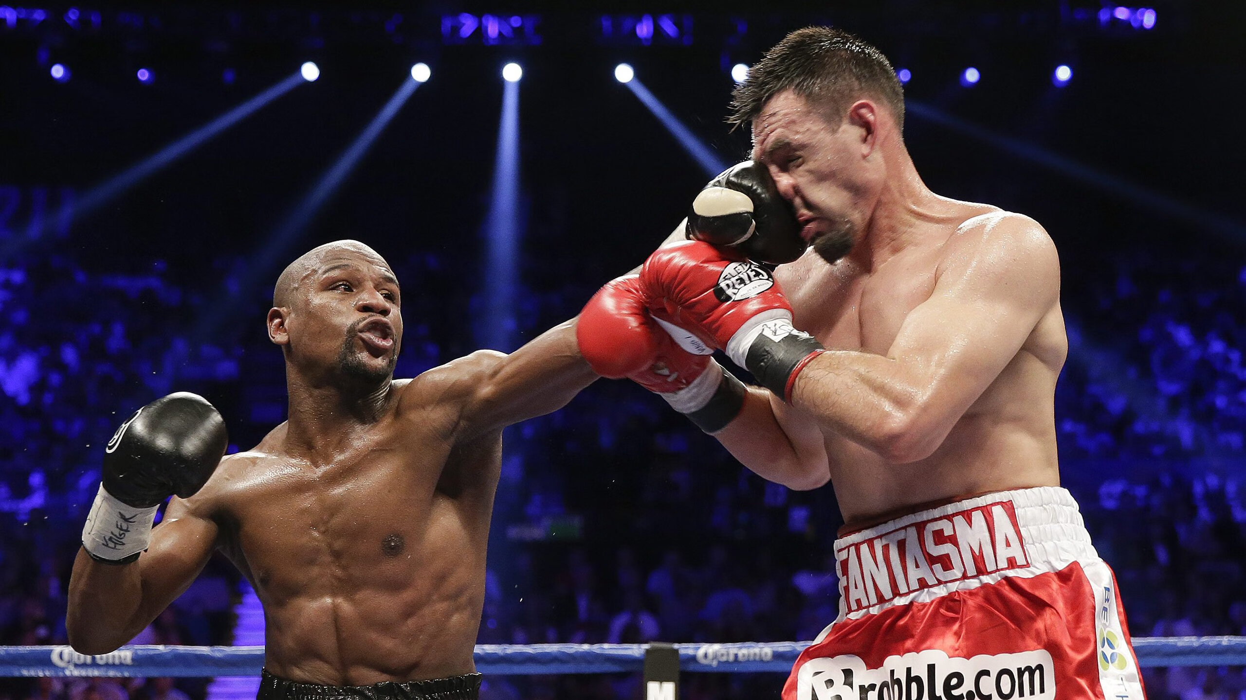 乐鱼体育地址-CS2枪械对决瞬间爆发热血，cs 枪械